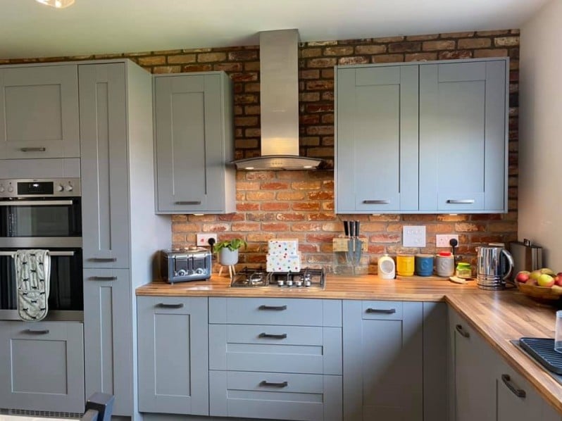 reclaimed olde bayswater Brick Slips In kitchen