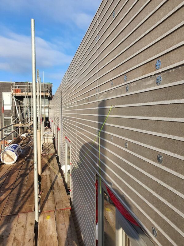 Tracking system for external use for brick slips